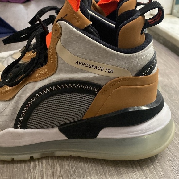 Jordan aerospace 720 sneakers size 7.5 Used in good condition. Tan,white,black - Picture 4 of 8